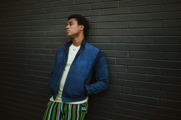 Comment préparer un bain de vapeur facial aux herbes pour purifier les pores?