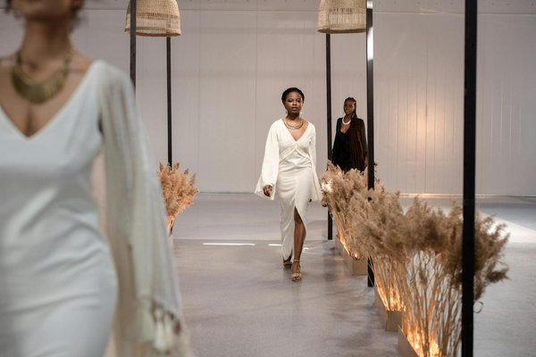 Quels types de colliers en perles sont les plus adaptés pour des événements formels?