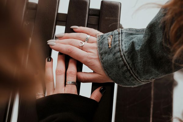 Bijoux couple : trouvez le bijou parfait pour votre amour